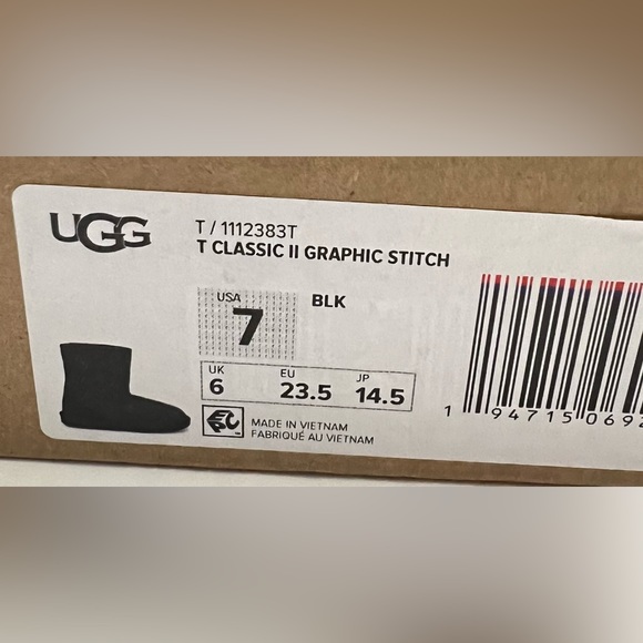 UGG Classic II Graphic Stitch Black NIB - Picture 6 of 8